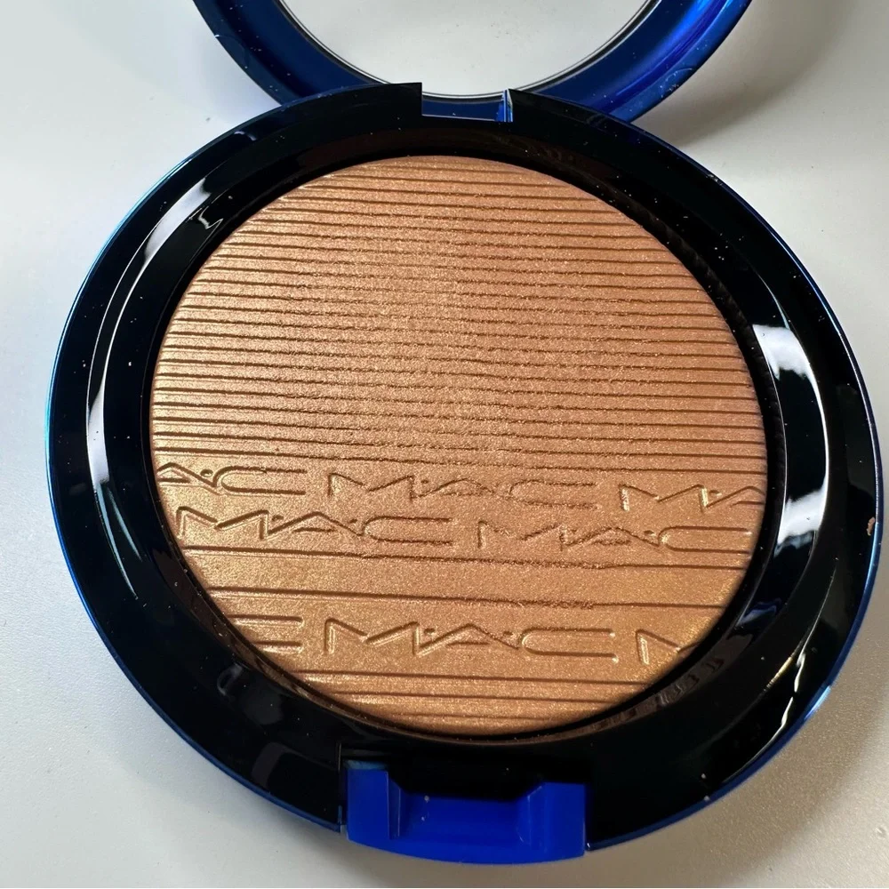 MAC Cosmetics Shaft of Gold - Bronzing Highlighter Powder - Warm Gold